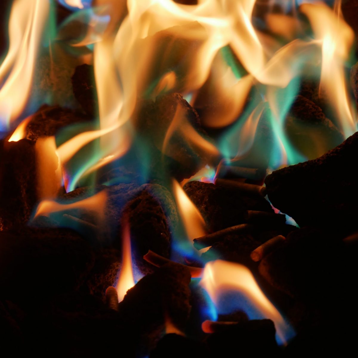 Brightstar-Fires-Coloured-Flame-Pellets-For-Fire-Pits--03 Coloured Flame Pellets - Blue / Green - Image 1